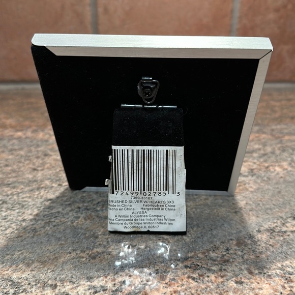 Hobby Lobby Silver Cutout Frames - 2pcs - Picture 8 of 9